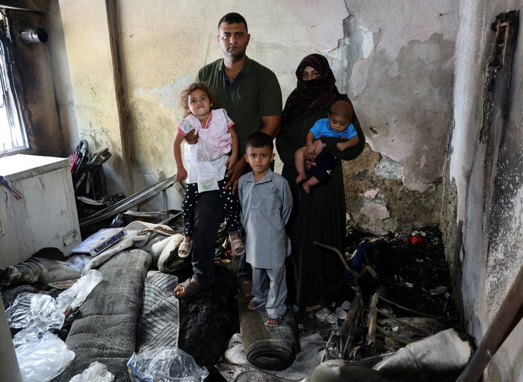 Uykudayken dehşeti yaşadılar! Üç çocuklu ailenin evi molotofla kundaklandı 1